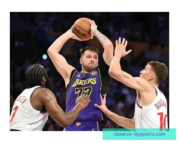 浓眉哥再度惊艳全场 湖人队主场力克雄鹿 豪取三连胜