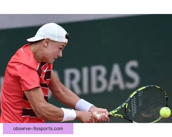 网球赛场激烈对决新星崛起引领赛事风潮