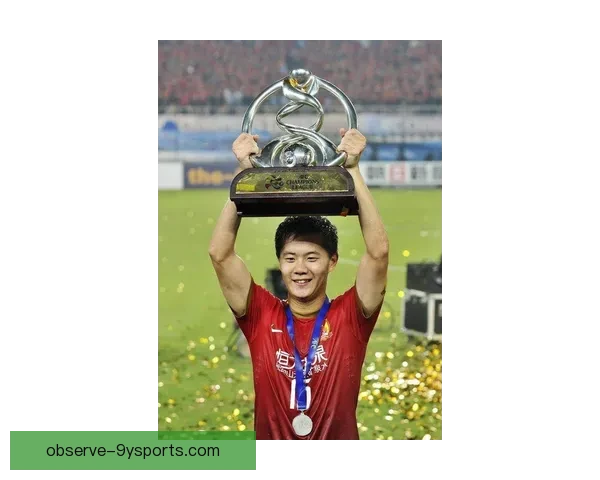 比利亚雷亚尔俱乐部近期转会动态与赛季前景全面解析报道深度观察